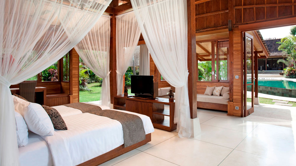 DEA Villas - Villa Sati - Spacious and Airy master bedroom